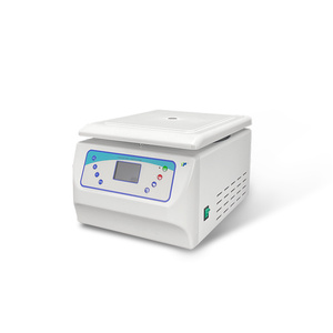 Centrifugeuse de laboratoire à grande vitesse 4000 tr / min avec contrôle du microprocesseur pour les applications biochimiques et pharmaceutiques